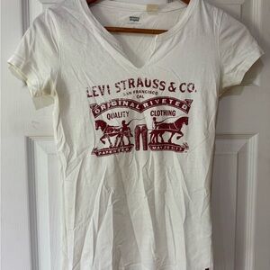 Levi's White and Red Graphic Tee - Short Sleeve